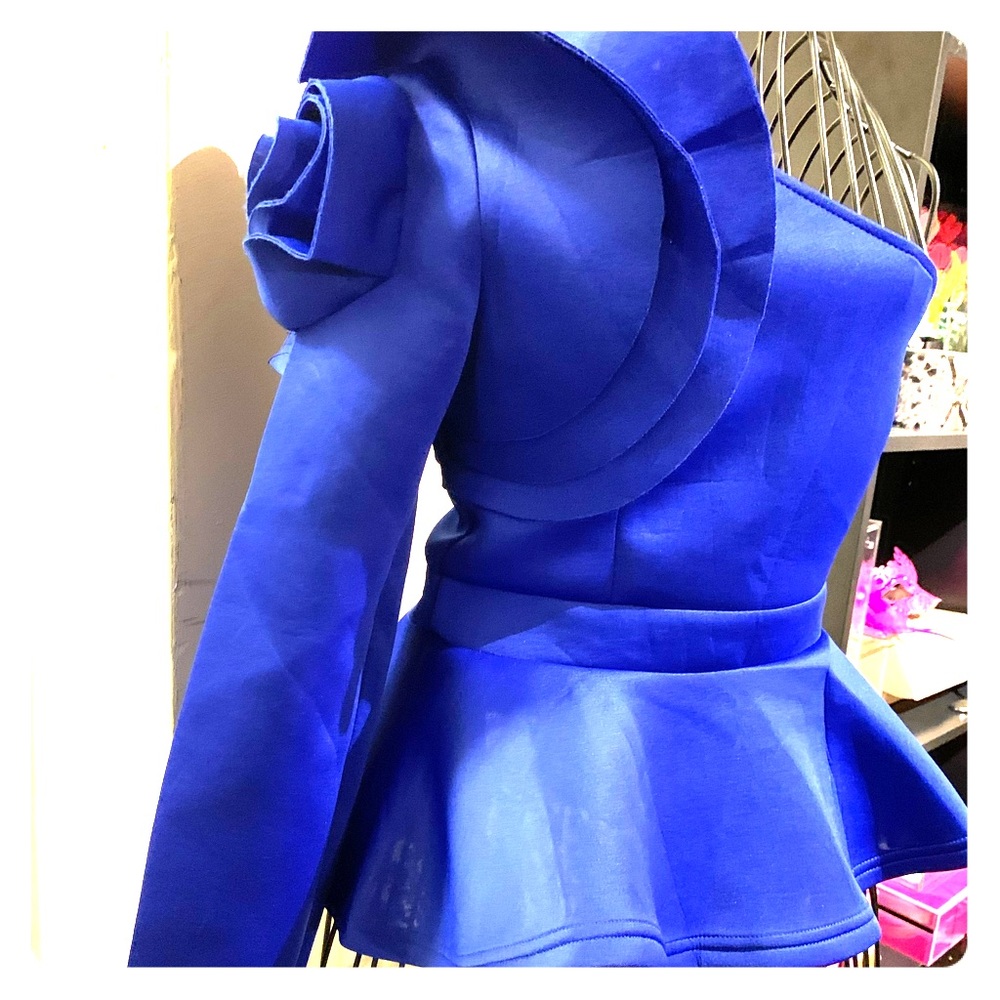 Statement Fashion One Sleeve Top : M/L